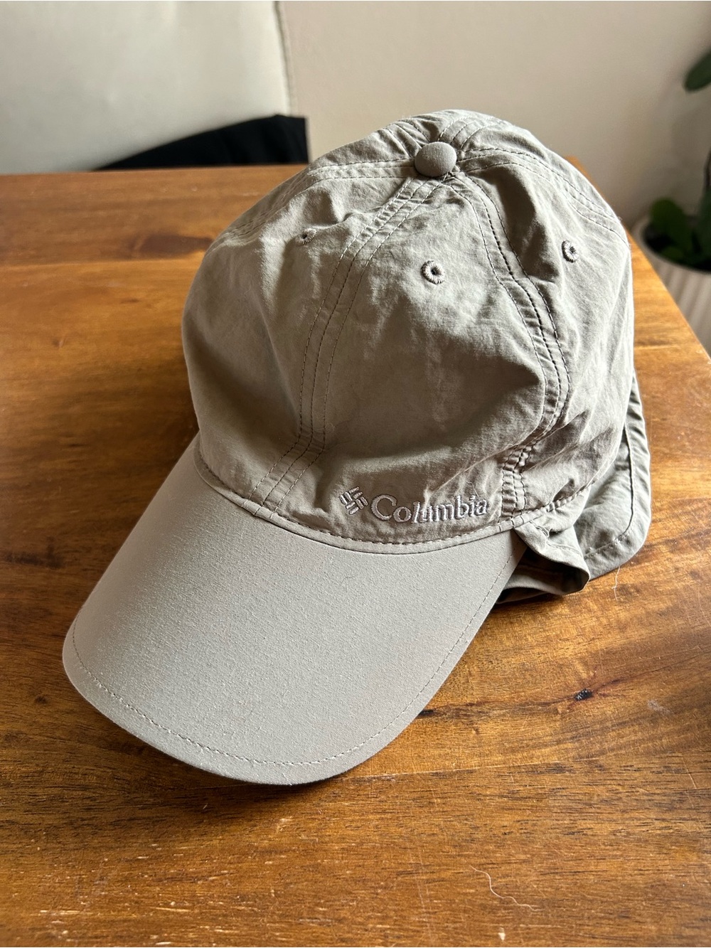 Columbia Men's Khaki Outdoor Cap with Neck Flap